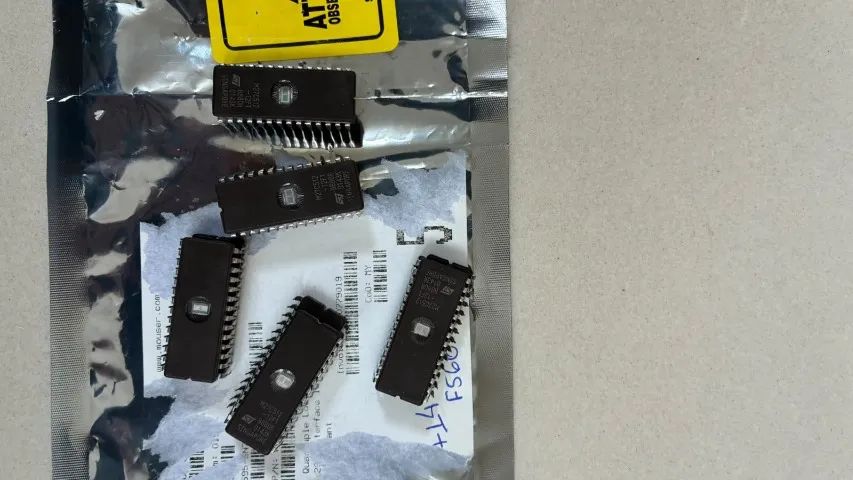 Kit 8 Memórias Eprom M27c512-12f1 ST Para Remap Ecu E Retrô - Foto 3