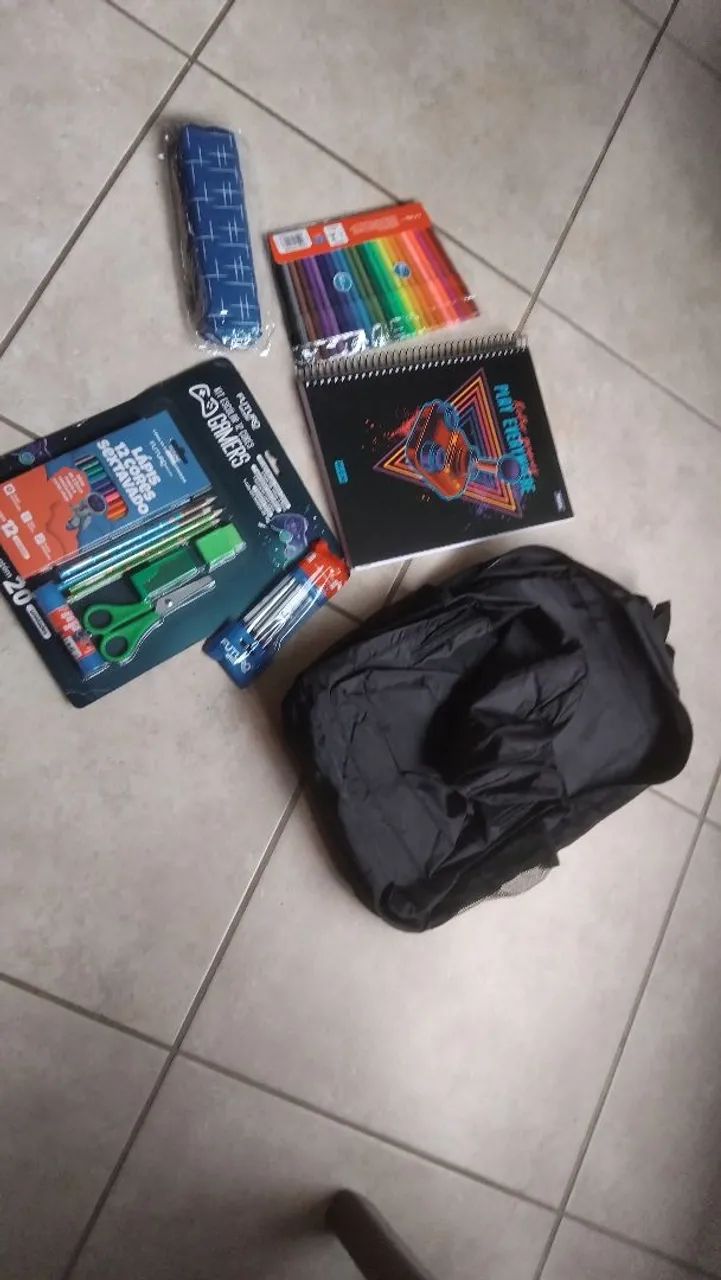 Kit escolar com mochila