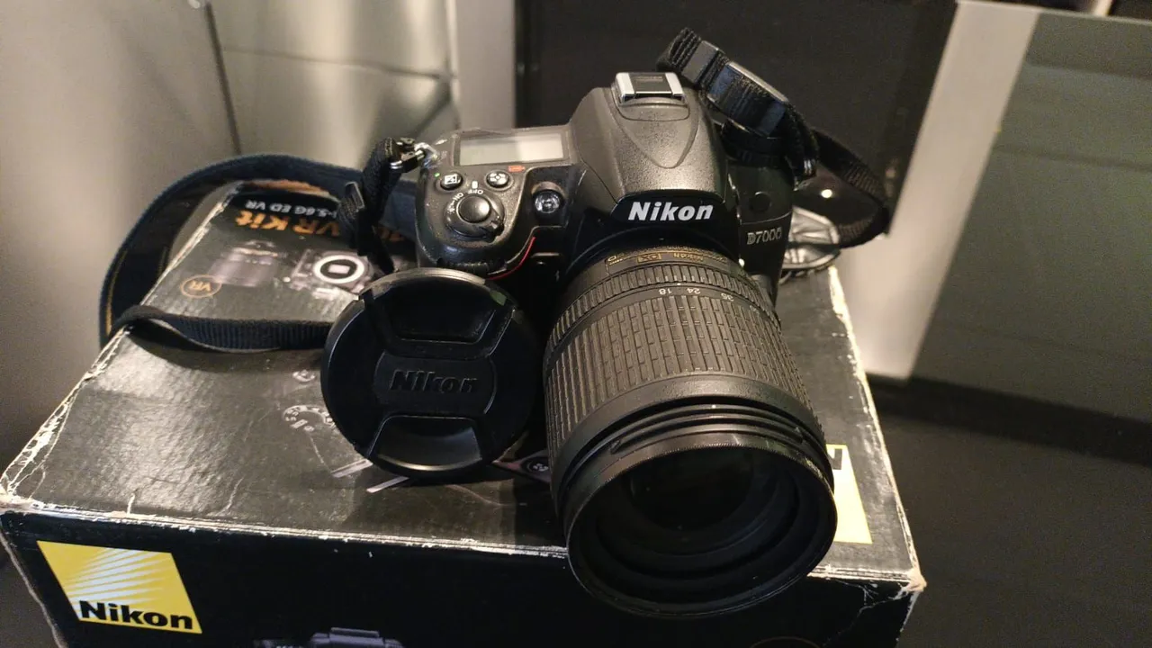 Máquina Nikon D3400 + Objetiva AF70-300mm - Câmeras e Filmadoras