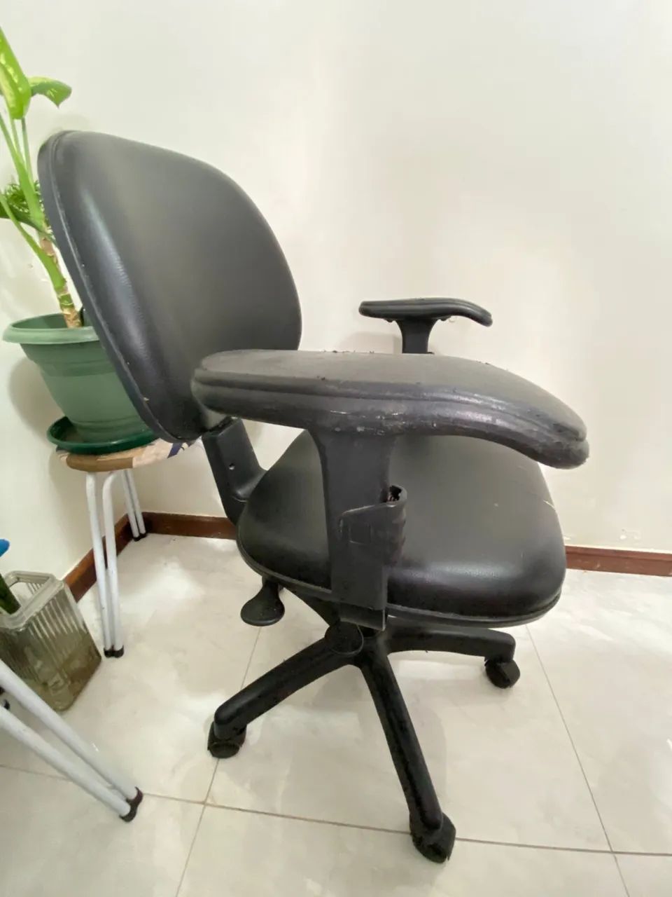 Vendo cadeira de escritório 
