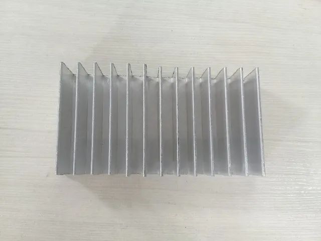 Dissipador Aletado de Alumínio 55,12cm²
