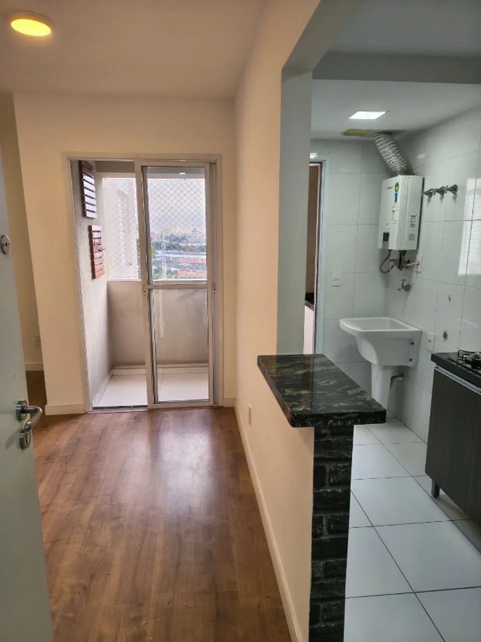 Apto novo mobiliado no centro - Foto 4