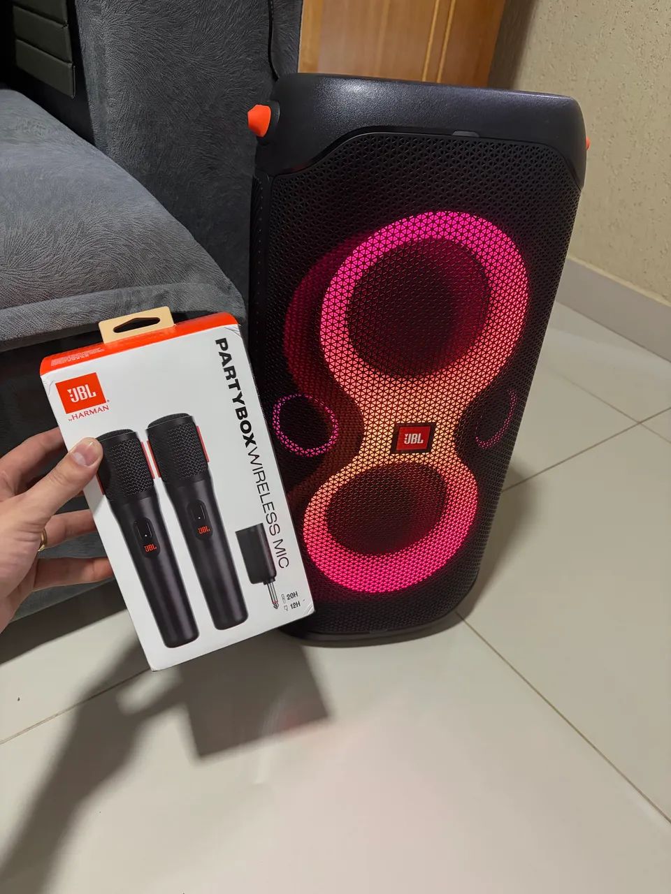 Caixa de som e microfone JBL 