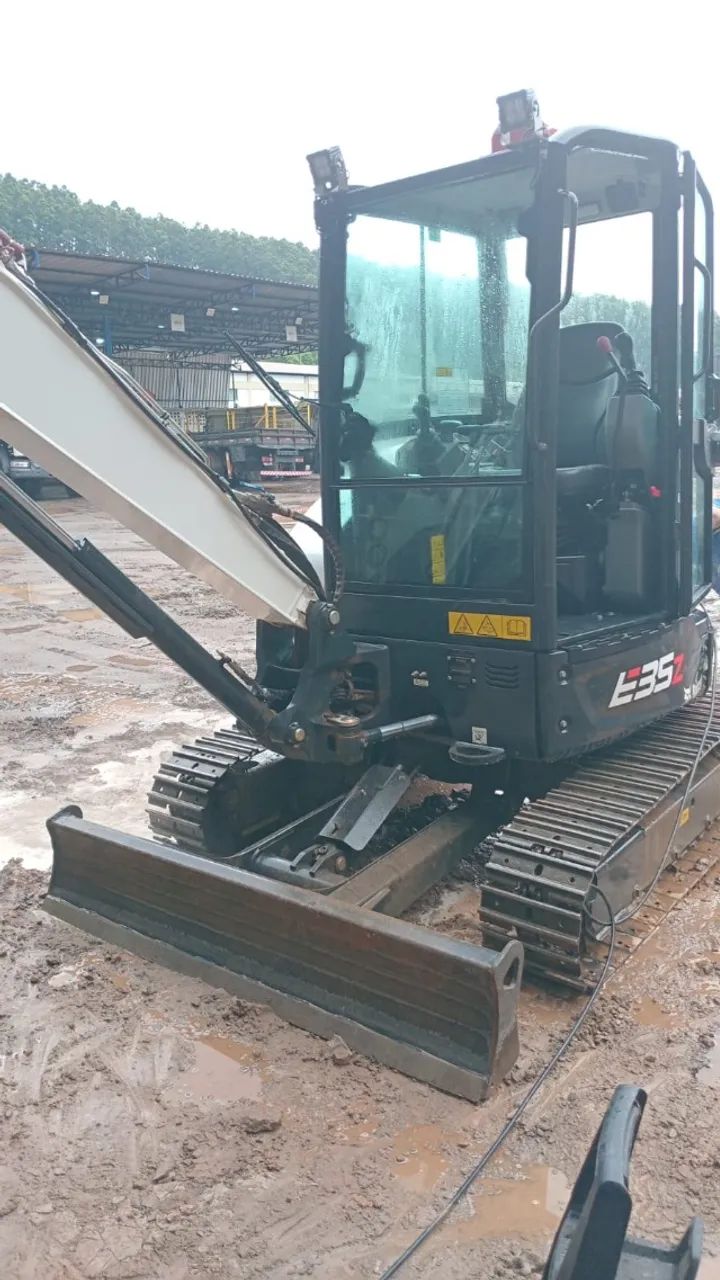 MINI ESCAVADEIRA BOBCAT E35Z - DIESEL - ANO 2025    - Foto 3