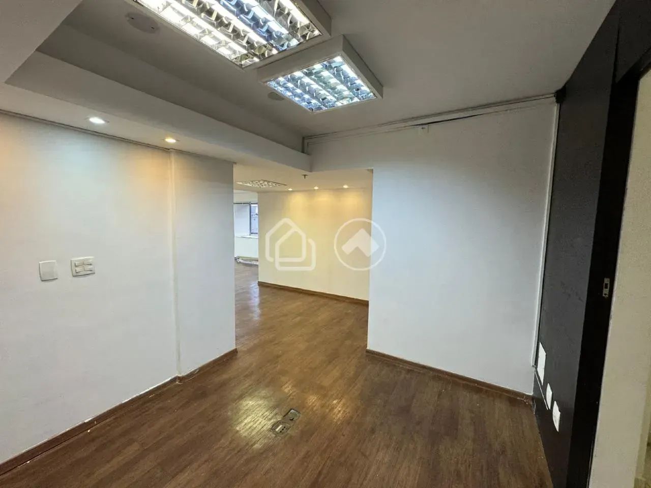 Excelente andar corrido com mezanino para locação no Buritis com 418m² - Foto 2
