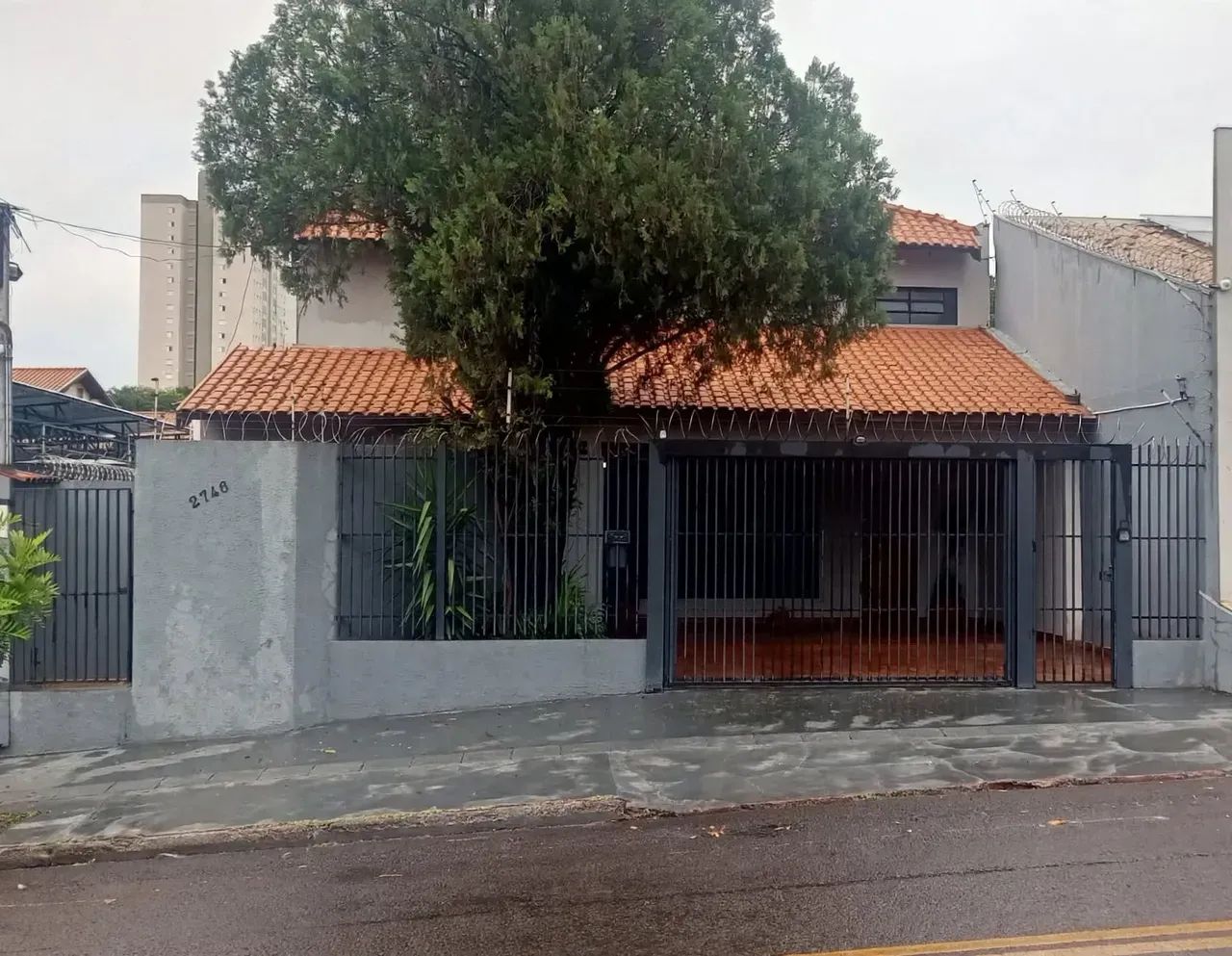 Amplo sobrado para alugar no Monte Castelo