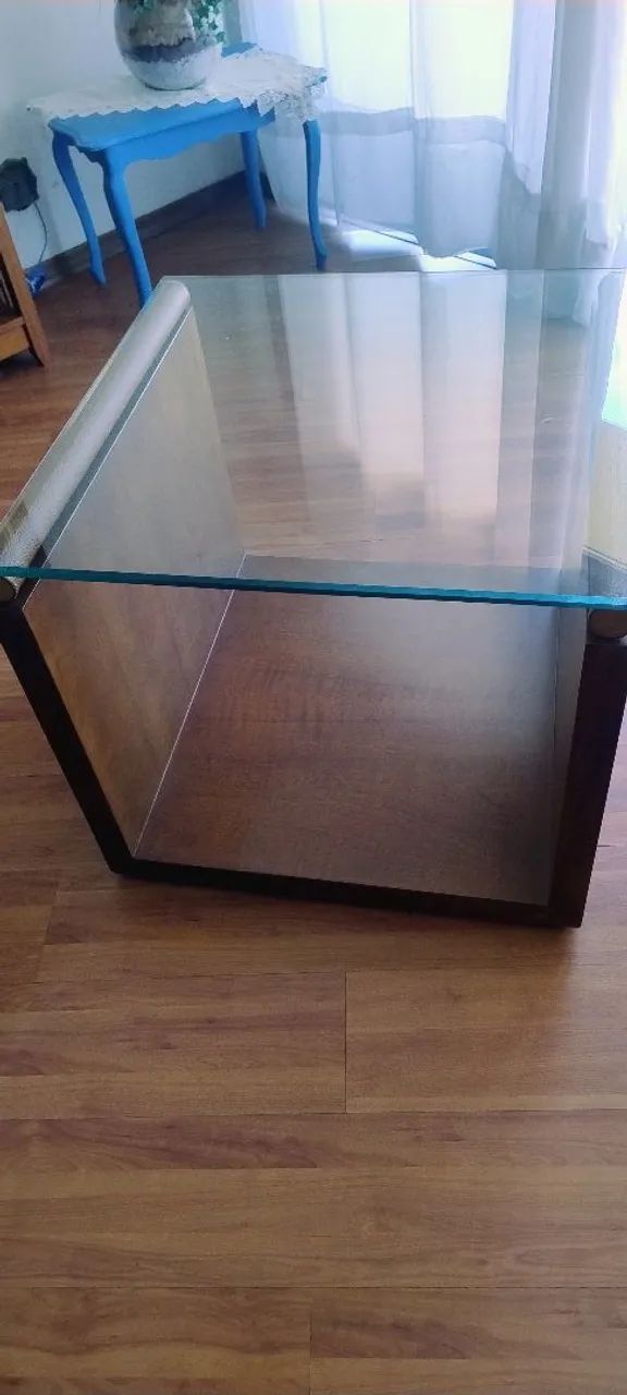 Mesa de Centro com Tampo de Vidro