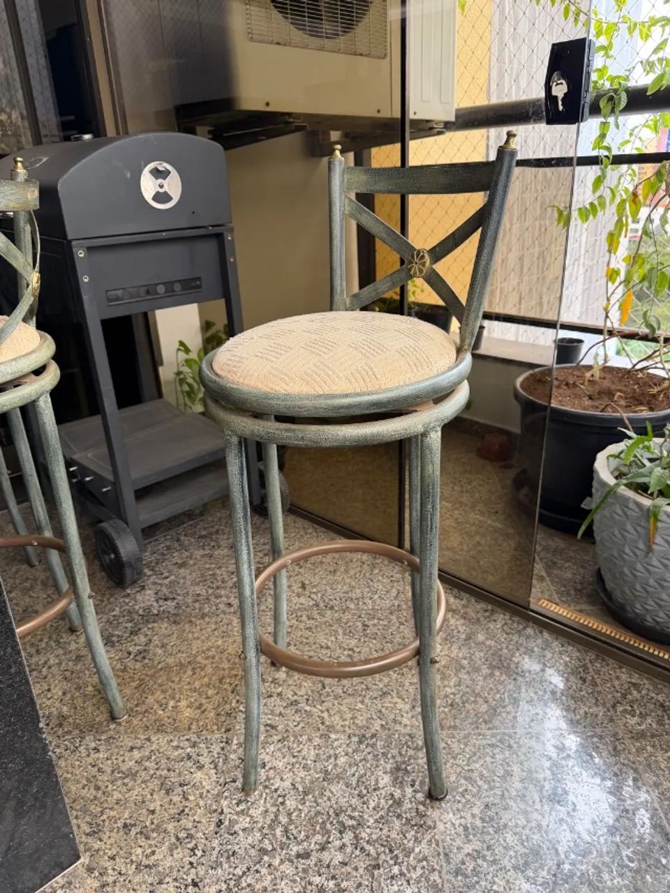 Banqueta em ferro com tecido estilo retrô  - Foto 2