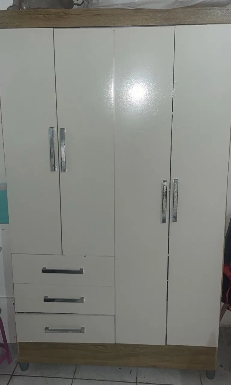 Guarda roupa de solteiro
