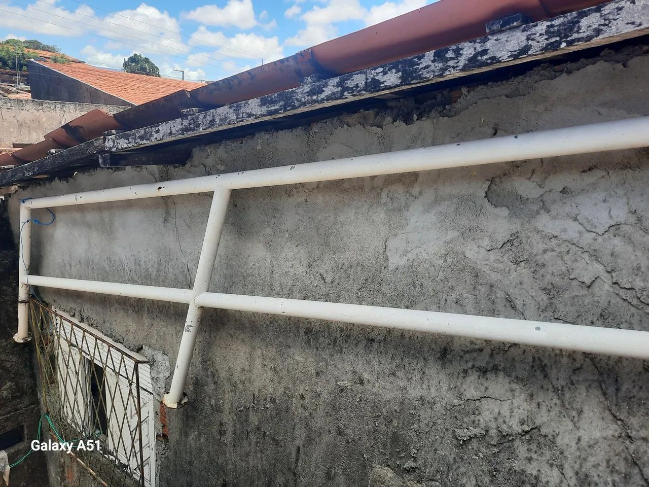 Corrimão de Ferro Galvanizado em bom estado 4,20 metros por 89 centímetro de altura 