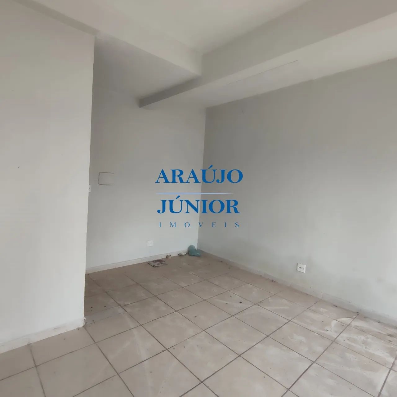 Sala Comercial no centro! Para Locação!