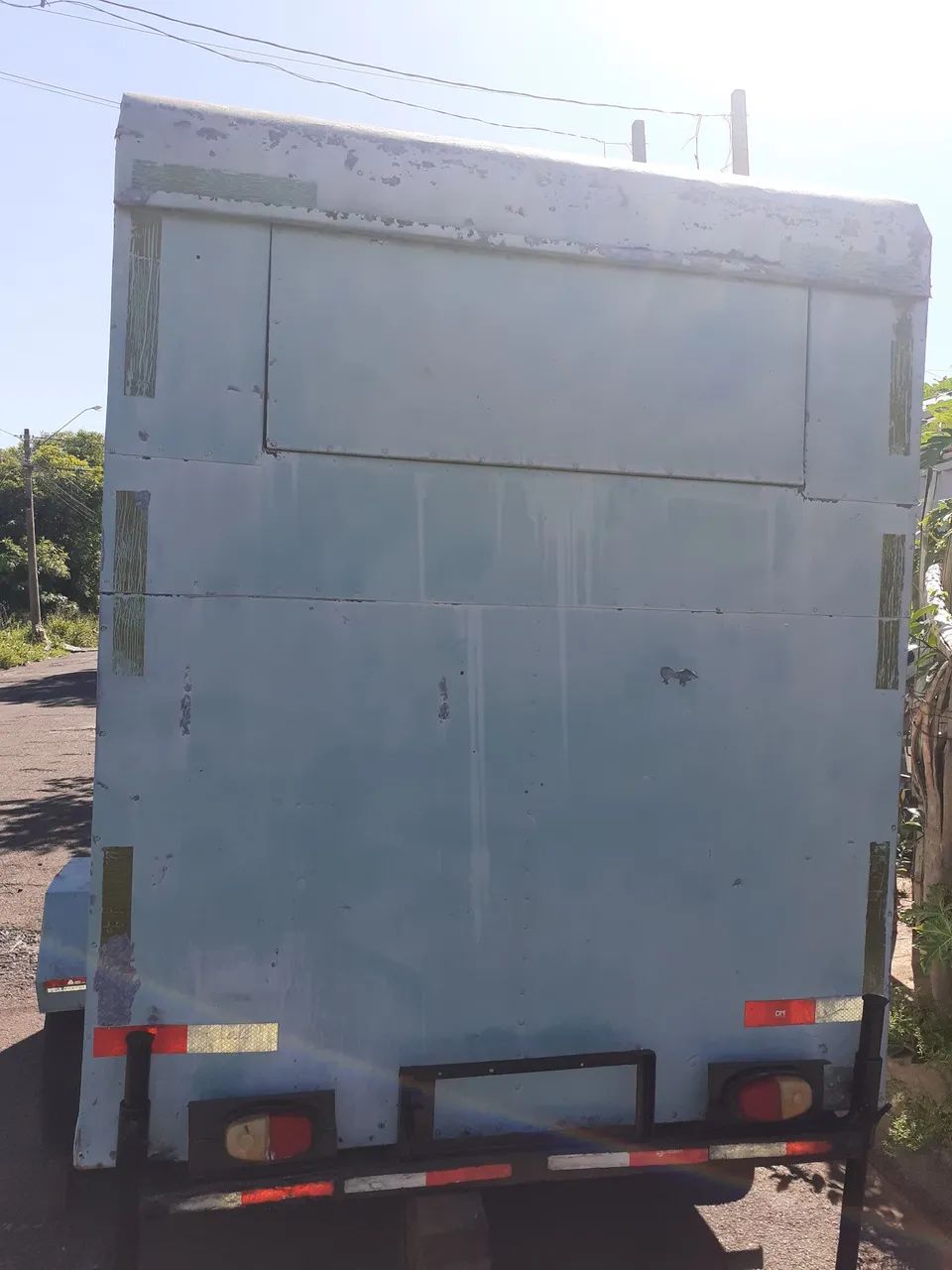 Vendo trailer baú fechado 