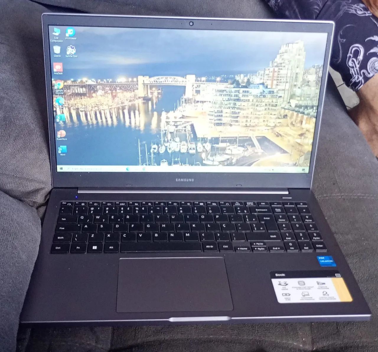 Notebook Samsung Book 550XDA Intel Celeron 8GB RAM 15.6" Windows 10