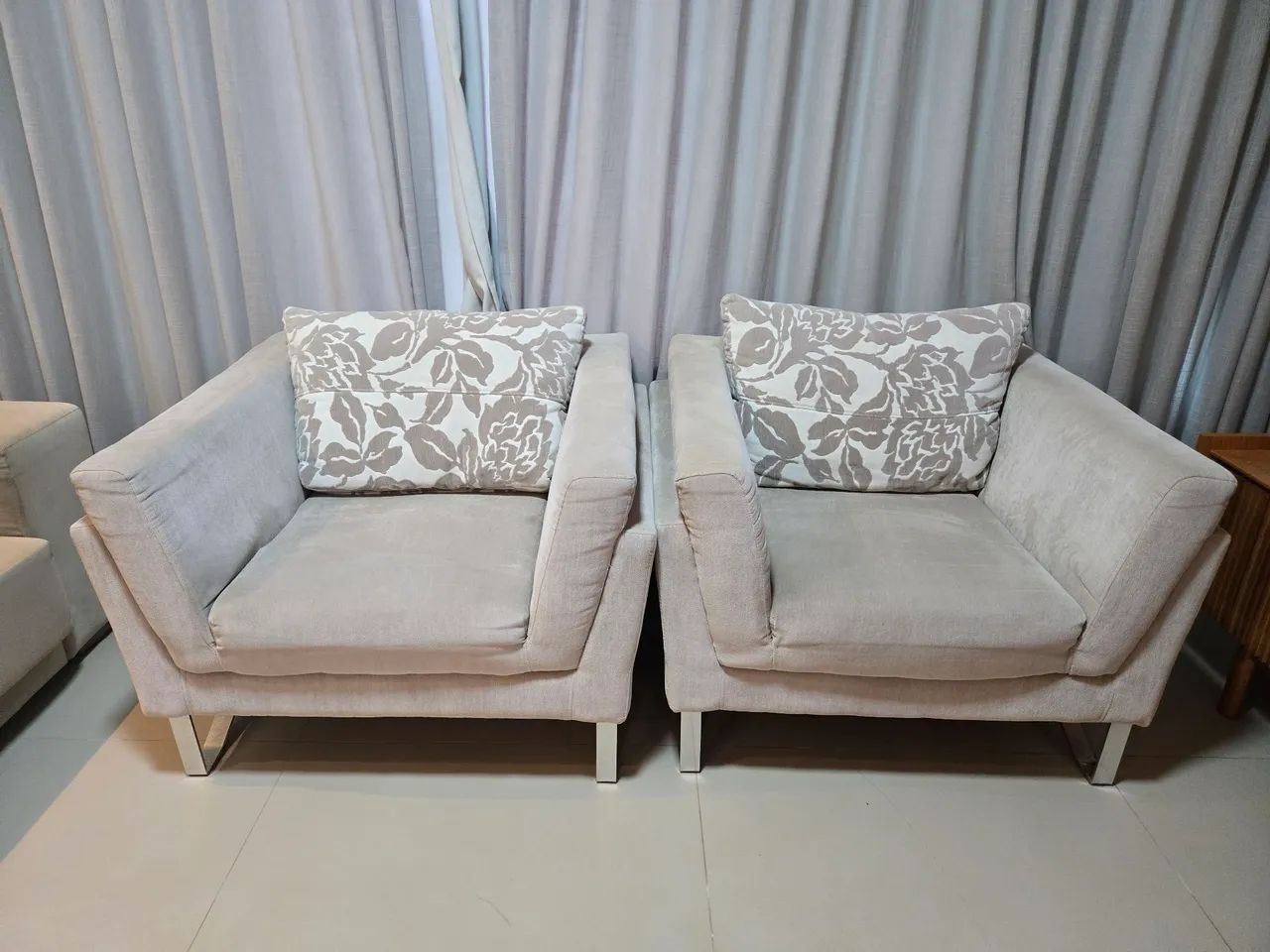 Vende - se Poltronas Picolas 