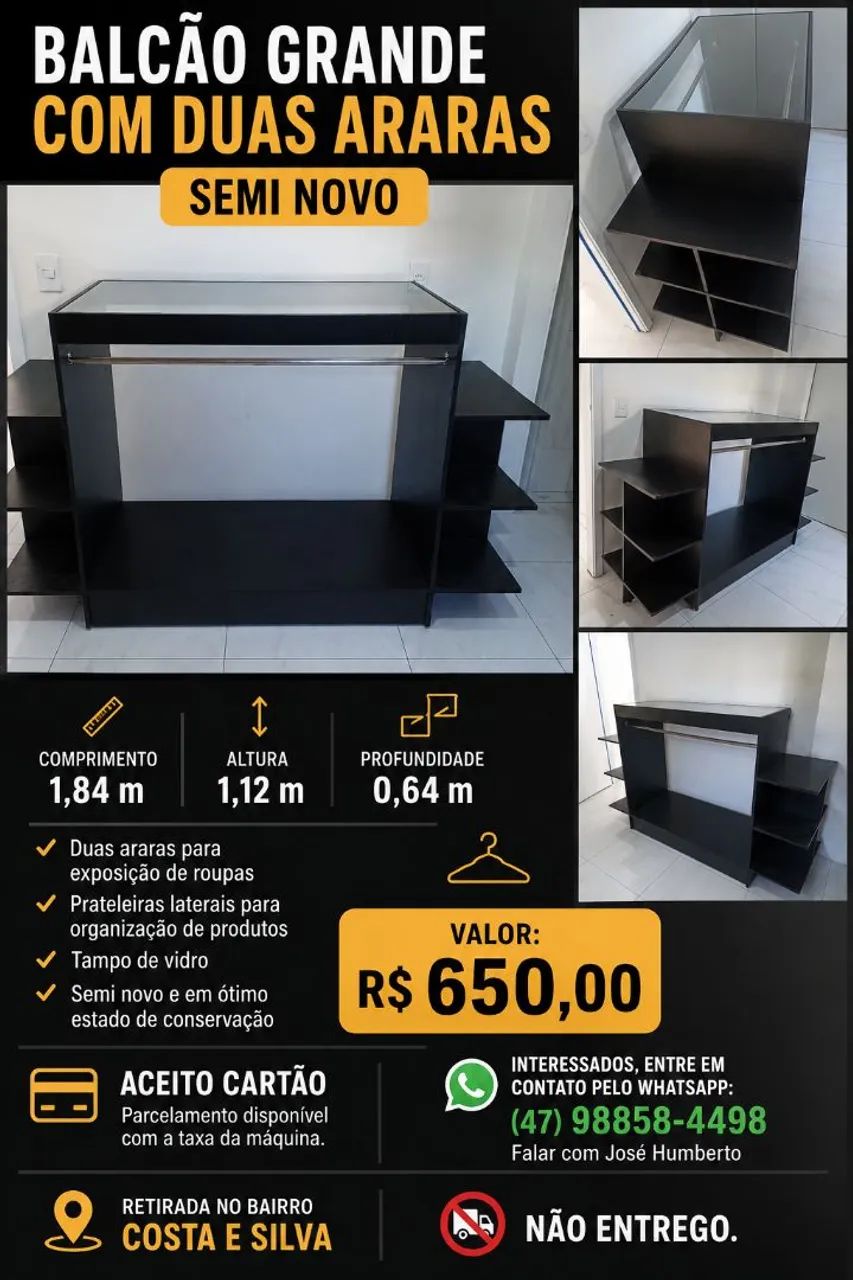 Balcão de loja com araras