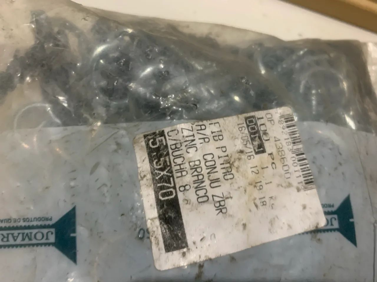 100 parafusos e bucha tipo pinhão !!!! - Foto 3