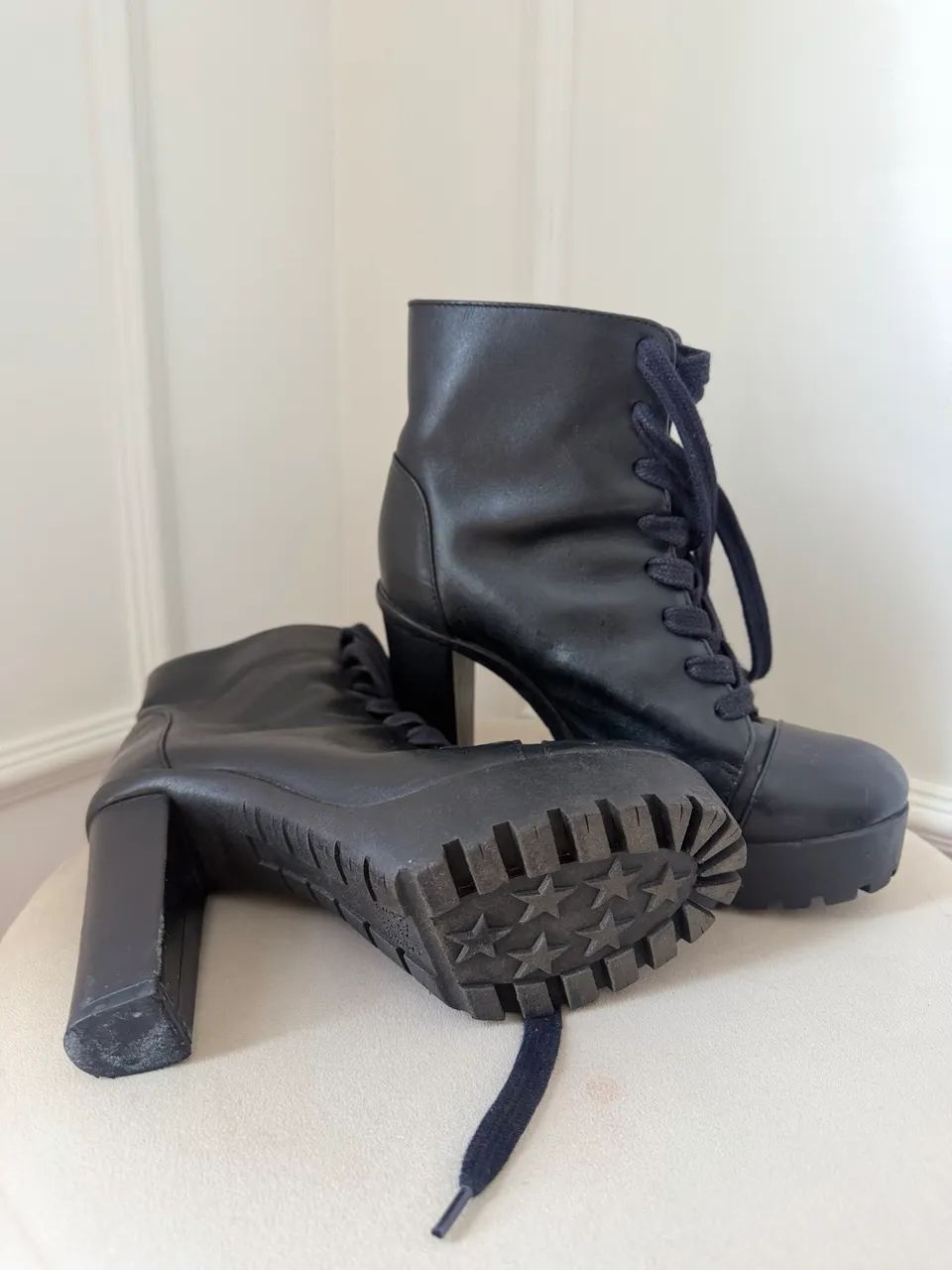 Bota Tratorada Arezzo preta 