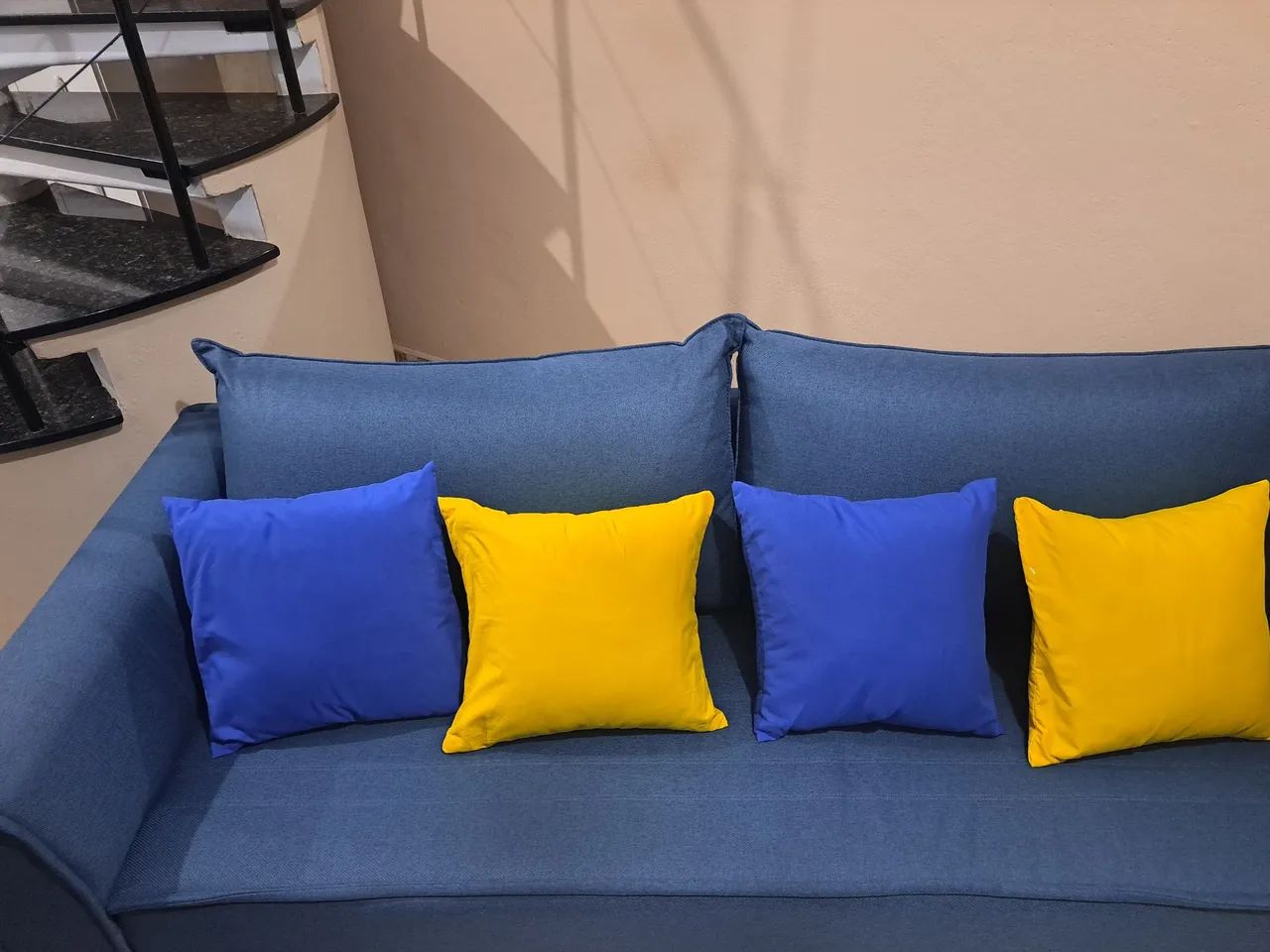 Vendo sofá praticamente novo com pouquíssimo uso - Foto 2