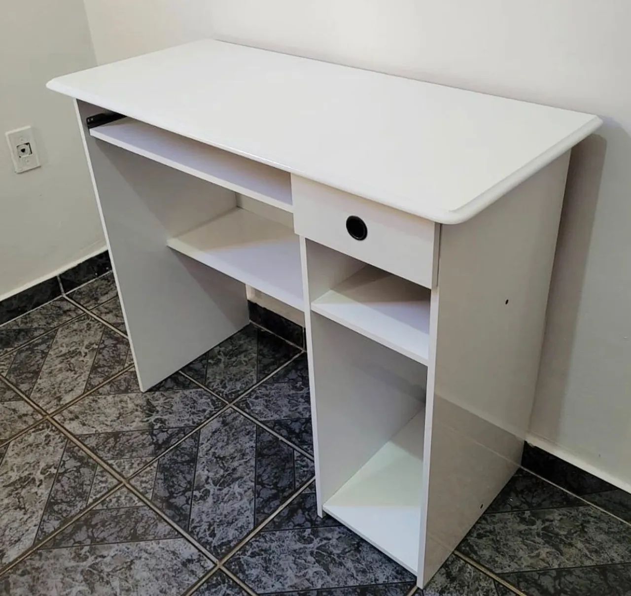 Mesa escrivaninha compacta pronta entrega