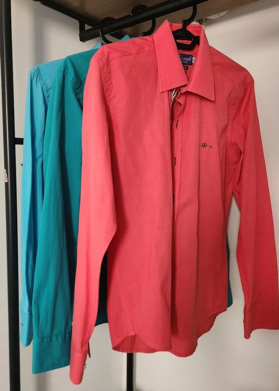 Camisas (três) azul, verde e rosa 