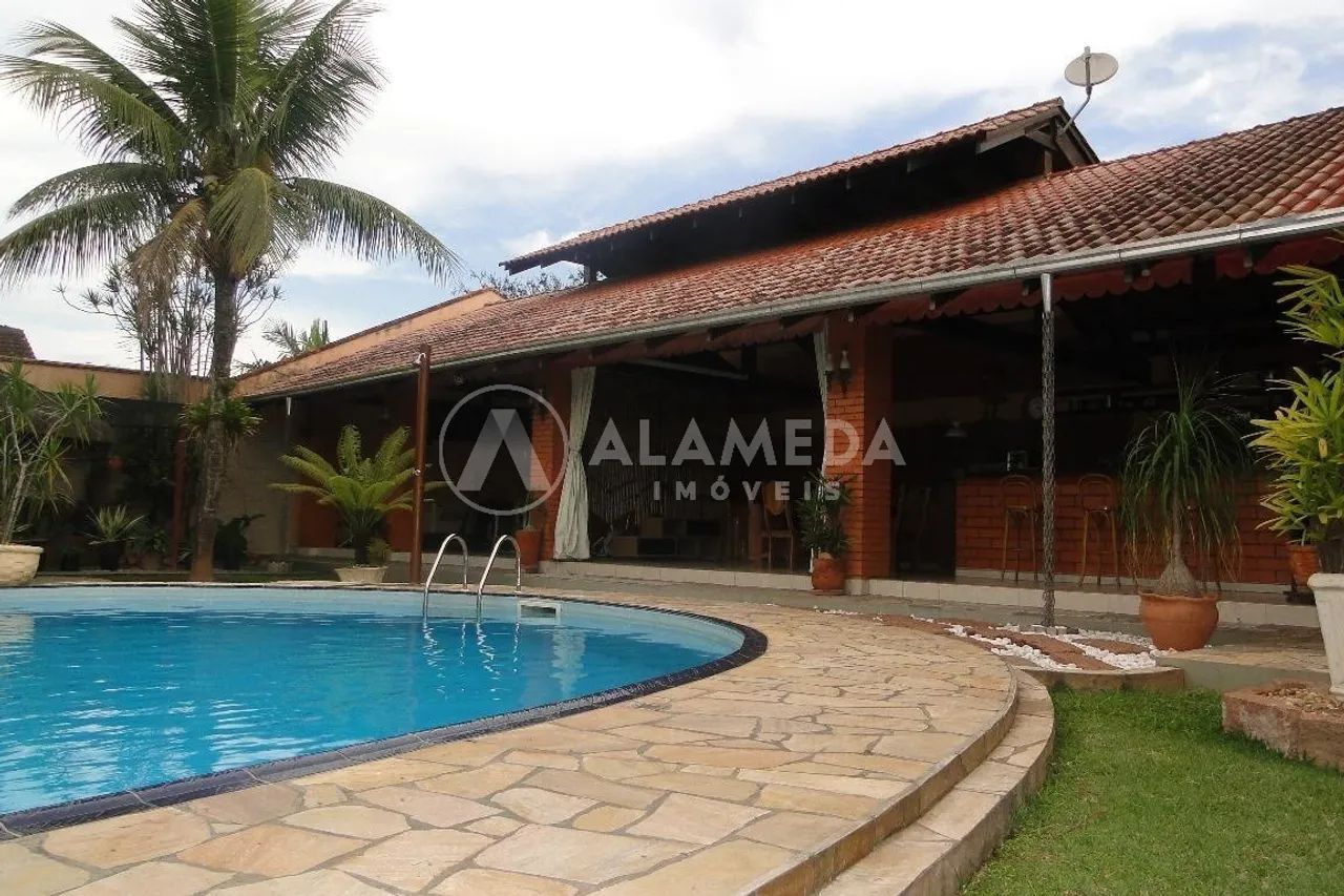 CASA À VENDA NO BAIRRO ITOUPAVA NORTE.