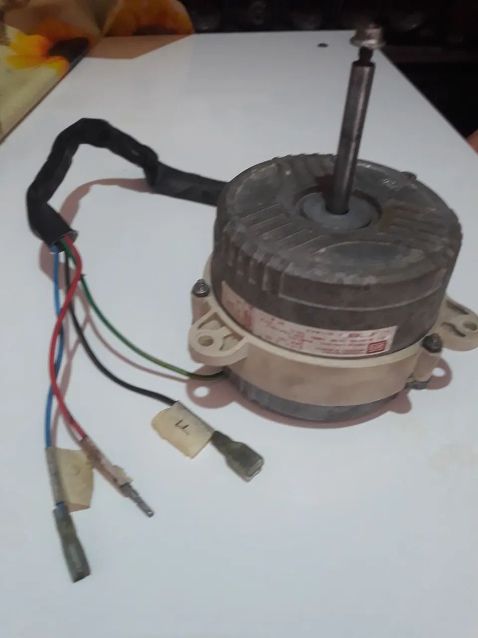 Vendo motor ventoinha da condensadora consul  18000 usado , e vem acompanhado da hélice 