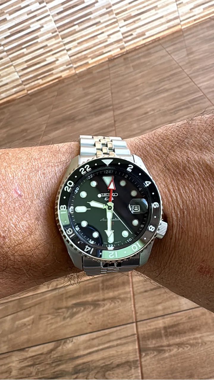 Seiko 5 GMT Bruce Wayne impecável  - Foto 2
