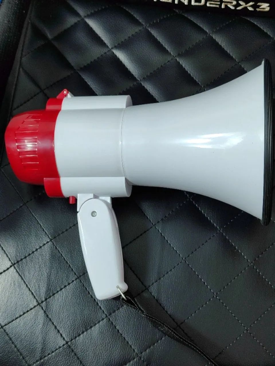 Megafone Portátil com Recarregador e Função Sirene Integrada Pronta Entrega