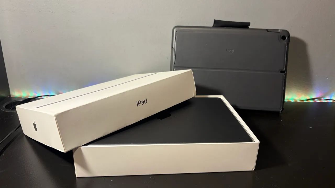 iPad 9ª geração 64GB + Capa Teclado Logitech Slim Fólio