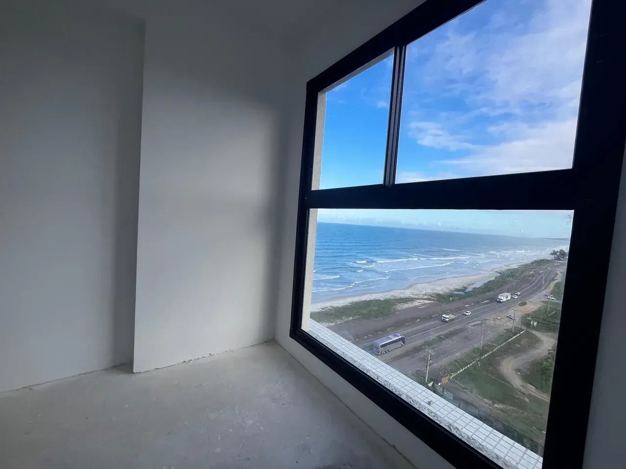 Apartamento de 3/4 com frente total para o mar.