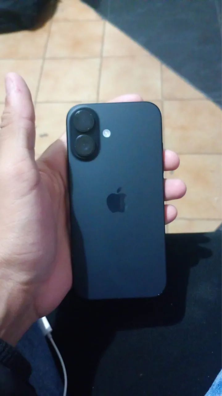 VENDO/TROCO IPHONE 16  - Foto 3