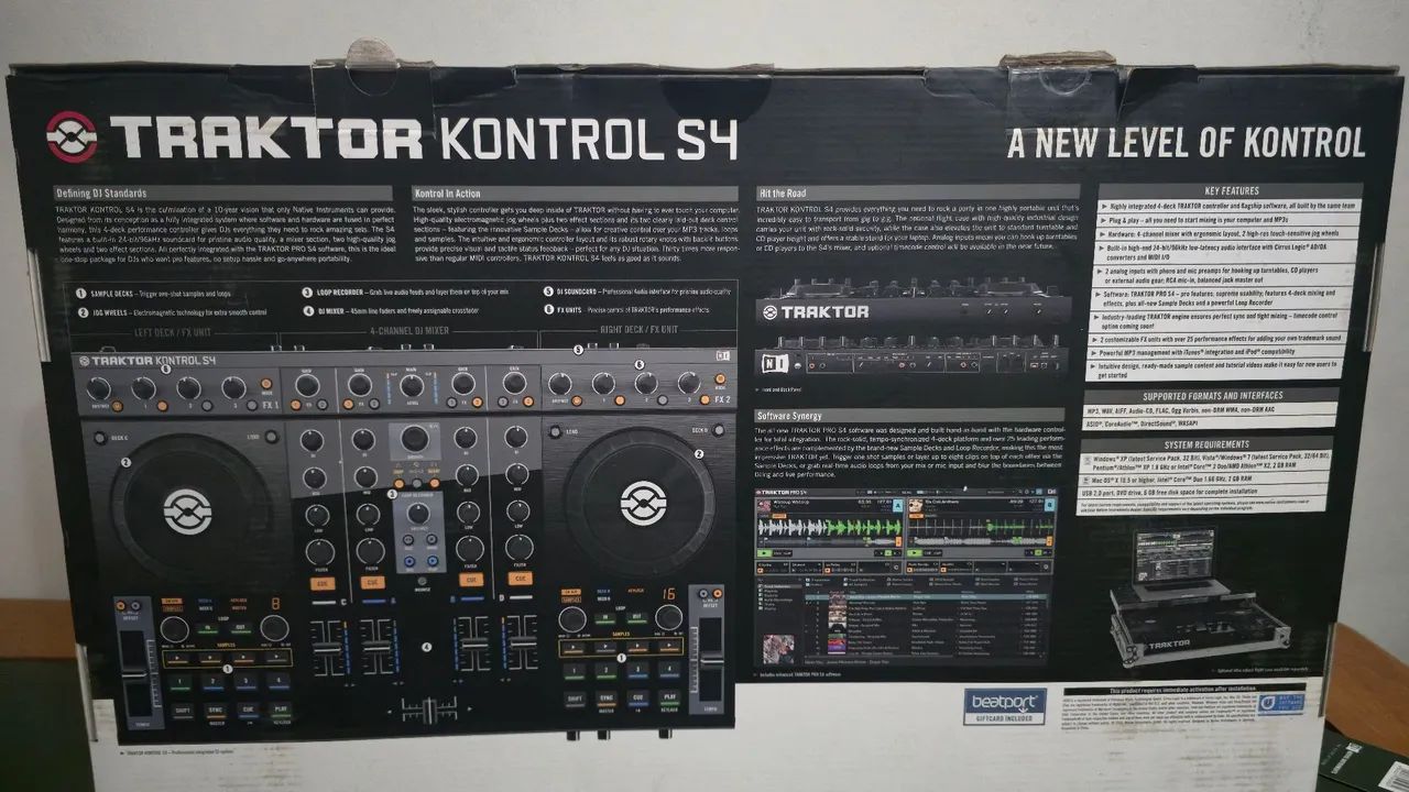 Controlador DJ Traktor Kontrol S4 Mk1 - Instrumentos musicais