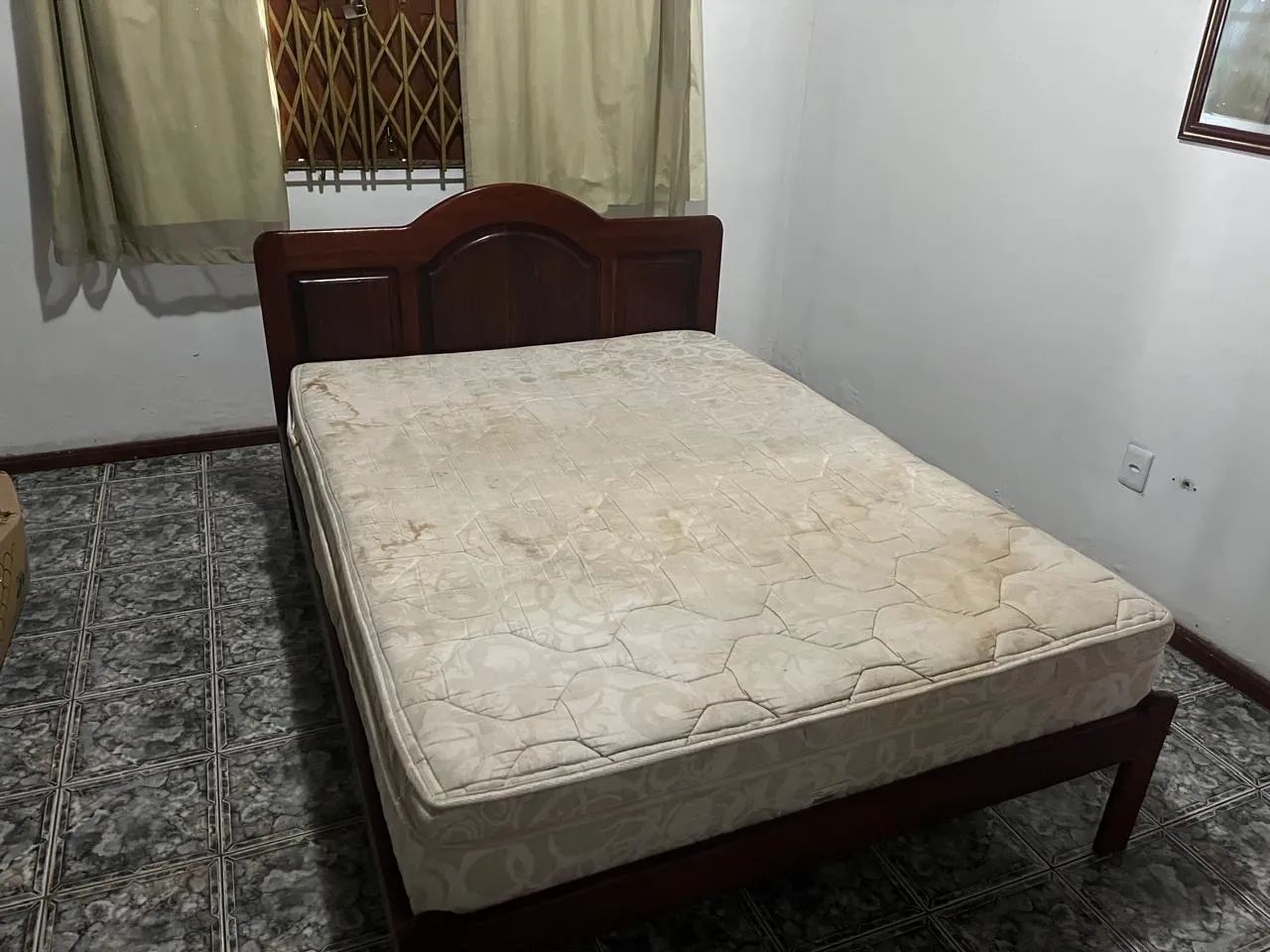 Cama em madeira com colchão de molas  - Foto 2