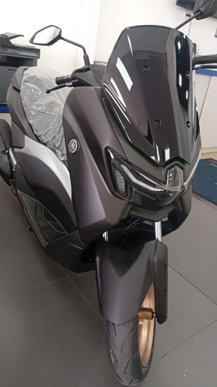 YAMAHA NMAX PRATICAMENTE NOVA