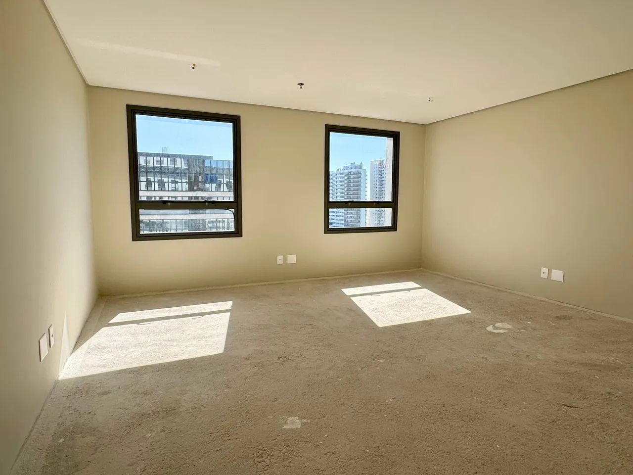 Sala comercial à venda no Edifício Vanguarda, Parque Una - 32 m², andar alto, com vaga de 