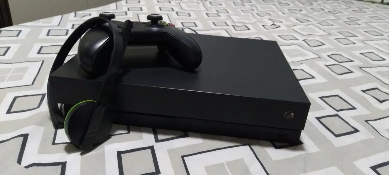 ? **Xbox One X 1TB - Kit Completo**<br> - Foto 4