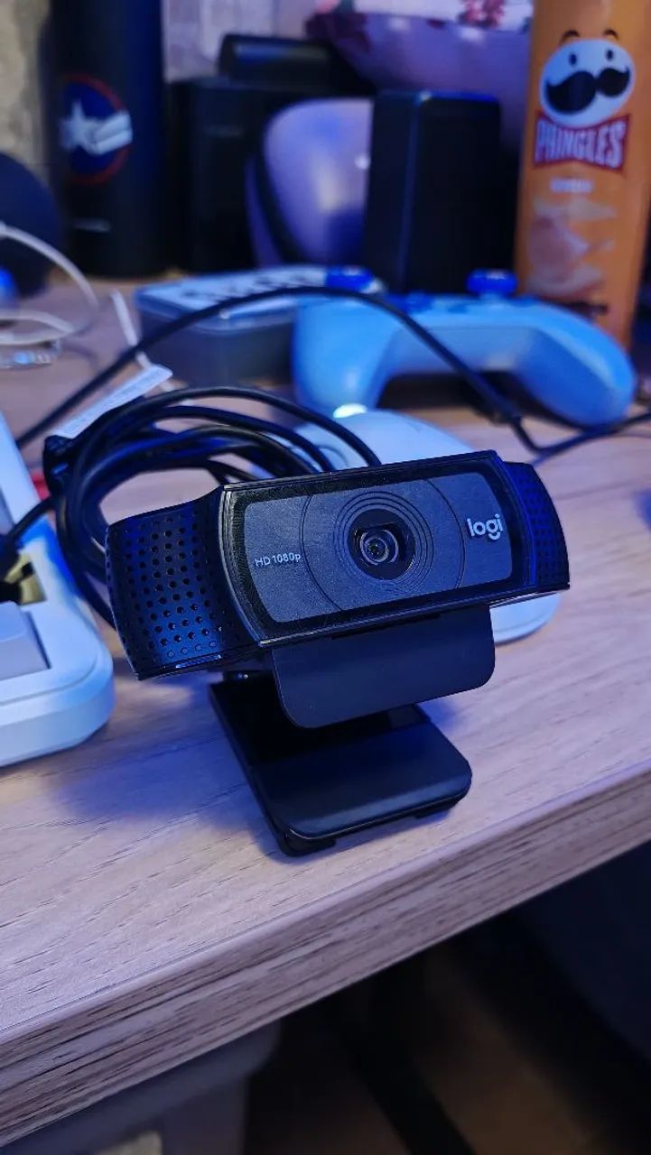 duas webcams umas marca Logitech a outra e uma urbe Cam generica - Foto 2