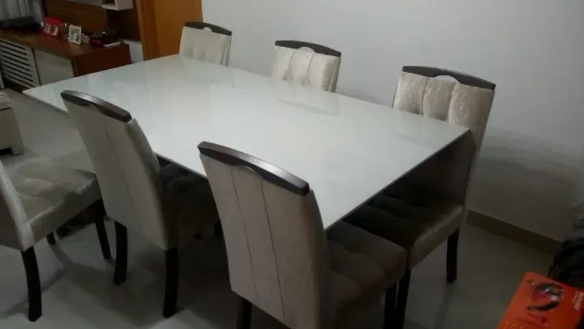 Mesa de jantar laqueada