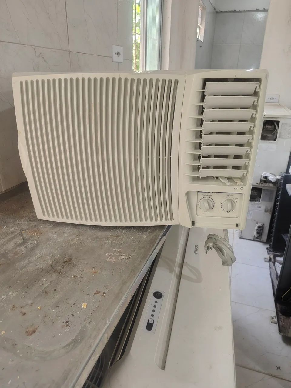 Ar condicionado splinge Midea 12.000 BTUS funcionando perfeitamente