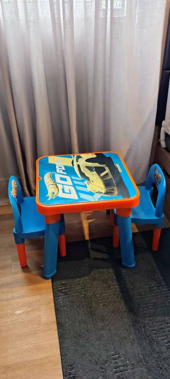 Mesa infantil Hotwheels com 2 cadeiras  - Foto 3