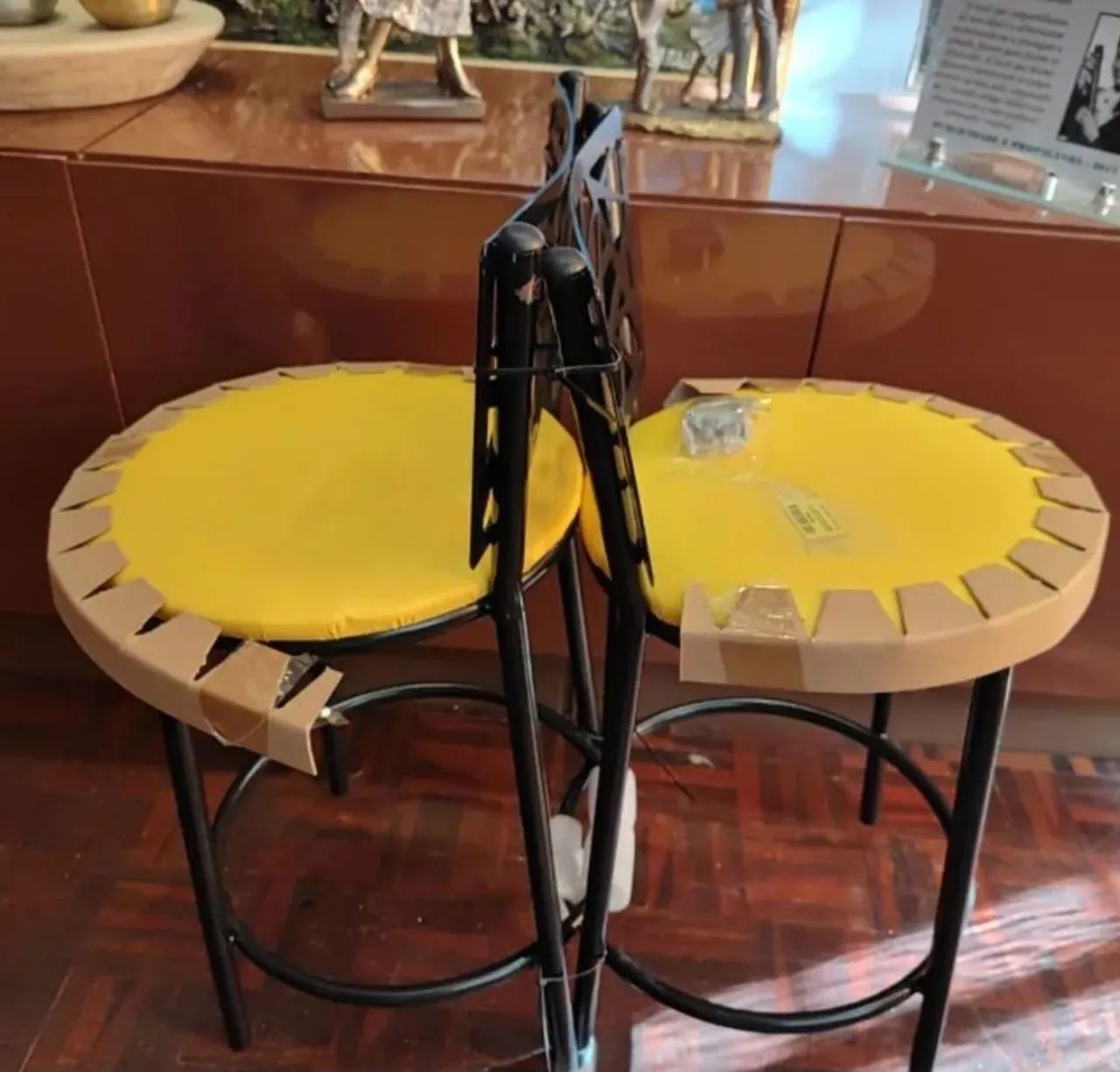 Banquetas sem uso. Novíssimas 