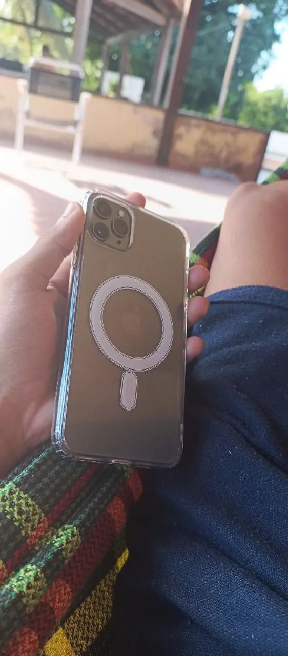 iPhone 11 pro Max 100 bateria celular excelente para uso dura 1 dia bateria face id ?