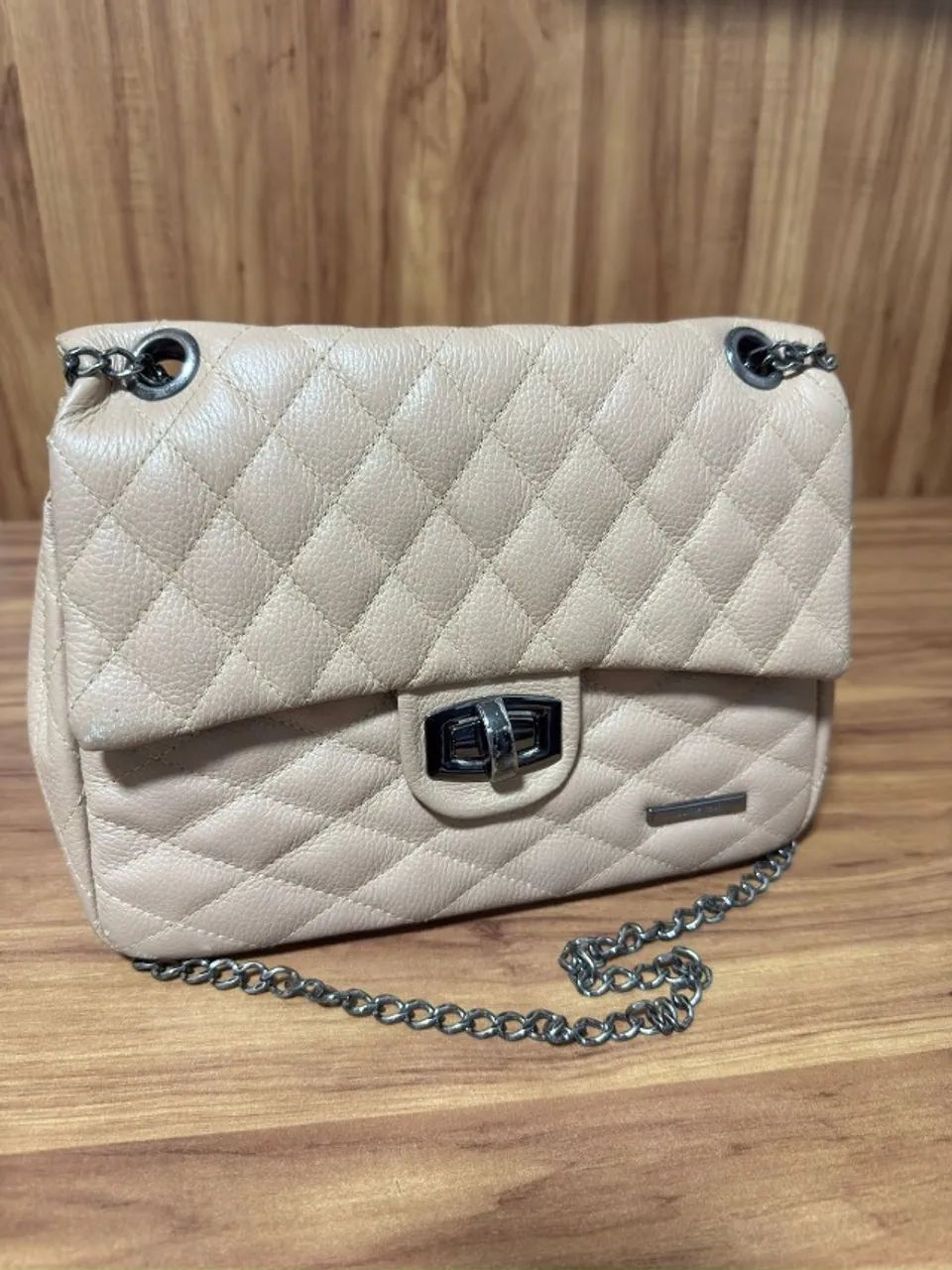 Bolsa em couro legítimo na cor nude