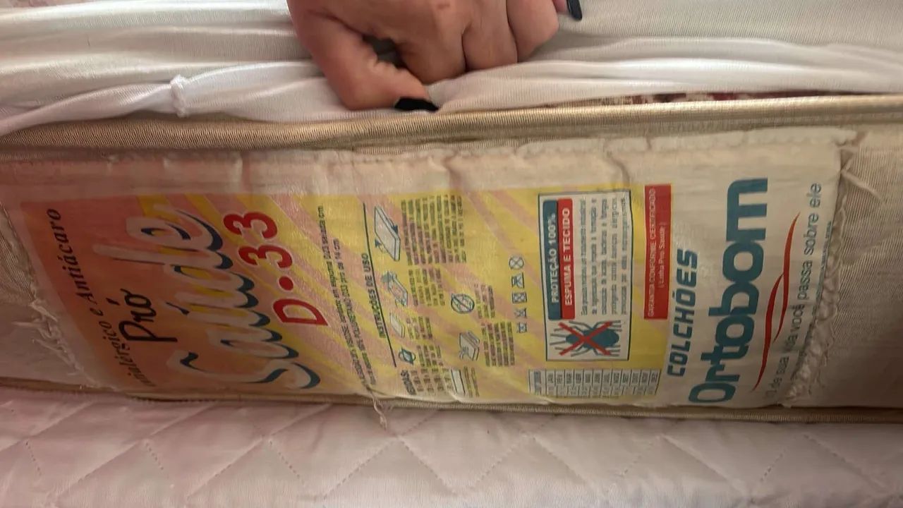 Cama solteiro com colchão de espuma 
