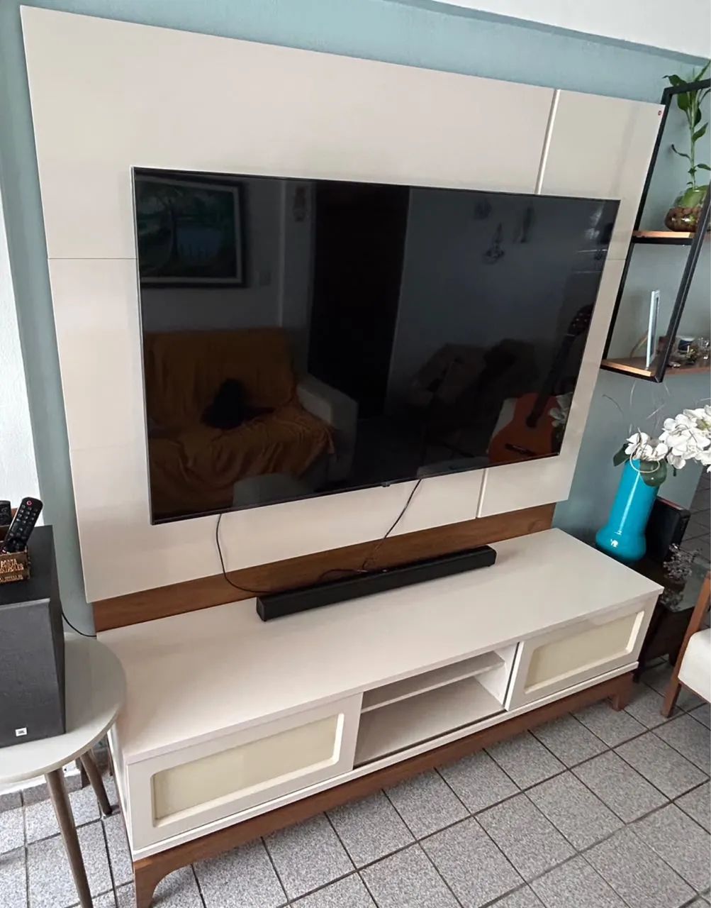 Rack com Painel para TV Branco e Madeira - Ótimo Estado - Foto 3