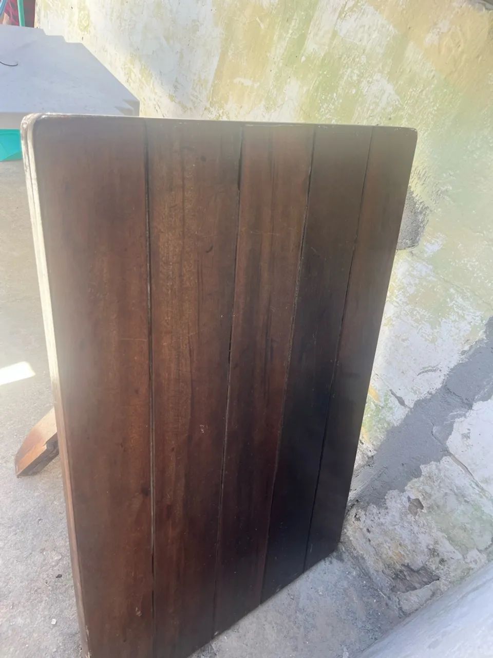 Conjunto com mesa e 4 cadeiras de madeira boa e antiga 