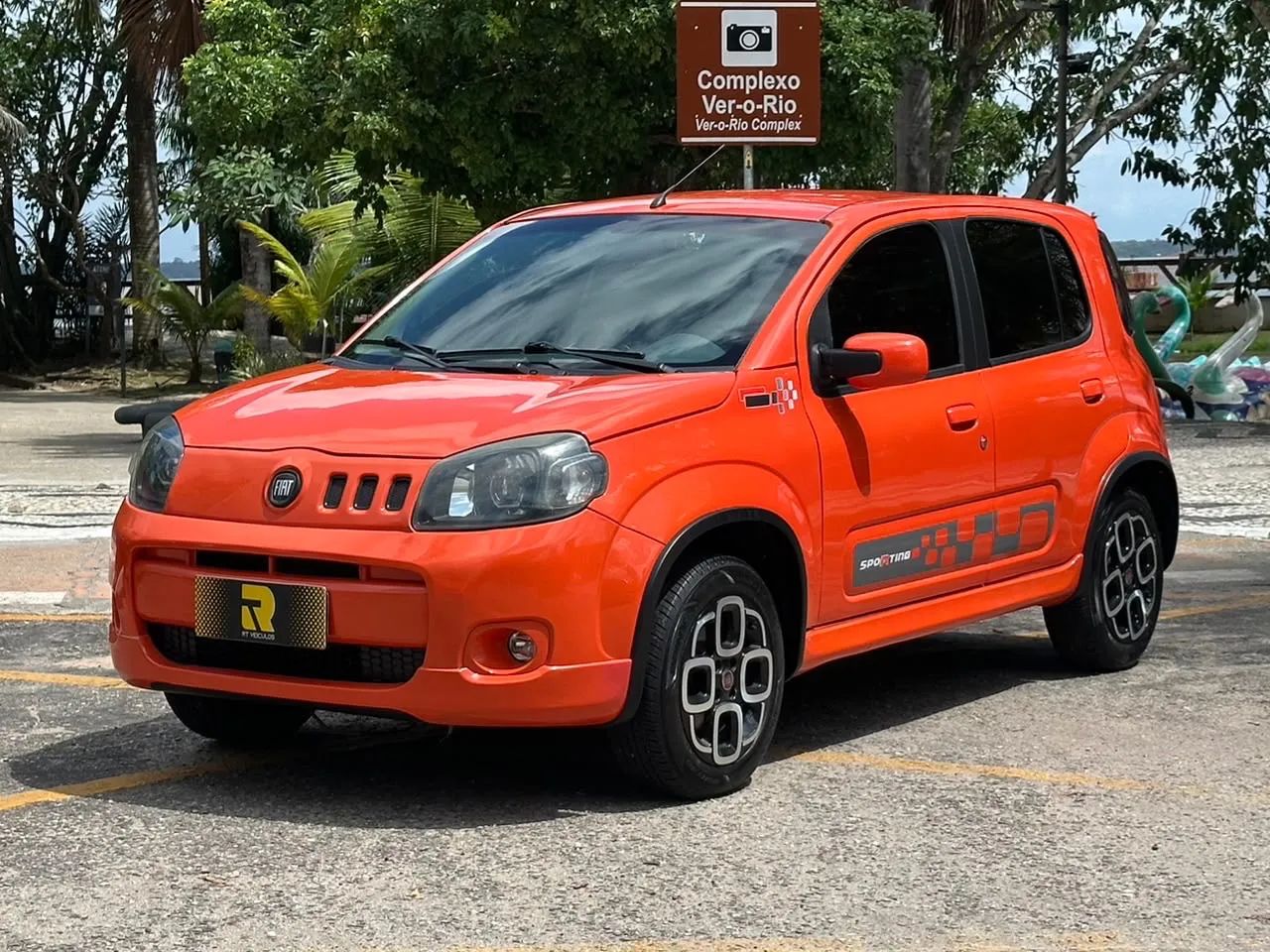 Fiat Uno Sporting 1.4 EVO Fire Flex 8V 4P 2013