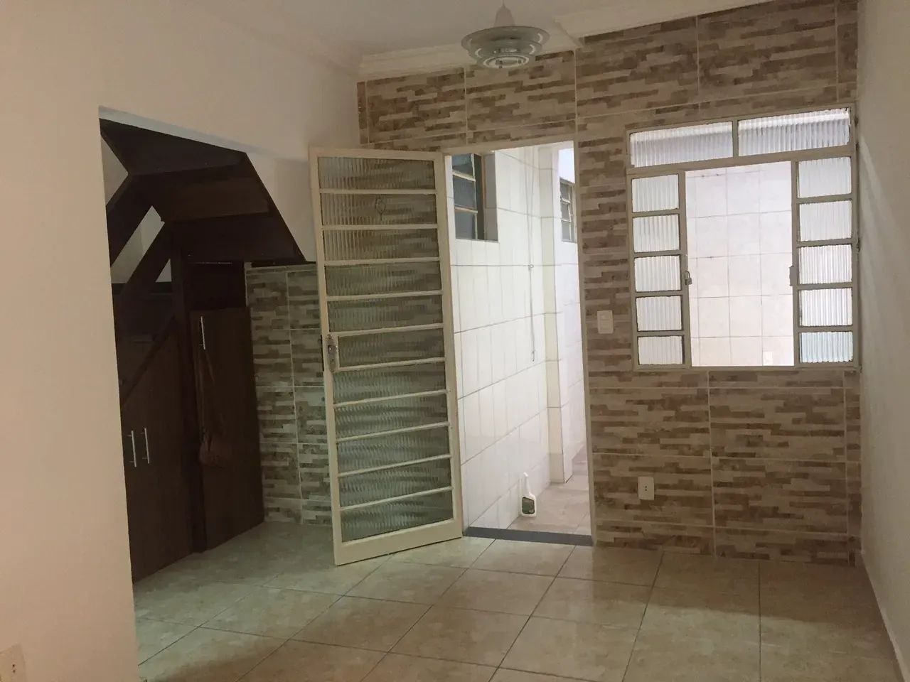 Casa Duplex Geminada - Conjunto Pequeno - Oportunidade