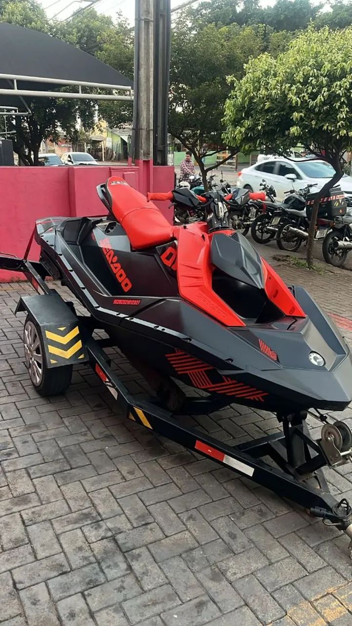 Jet ski spark trixx 3up 
