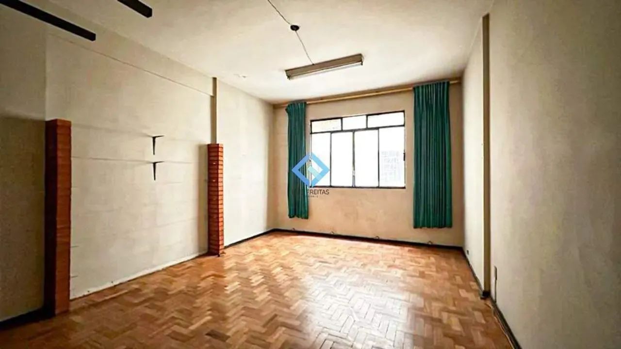 Edifício Maletta: Sala comercial com 30 m° á venda no Centro.